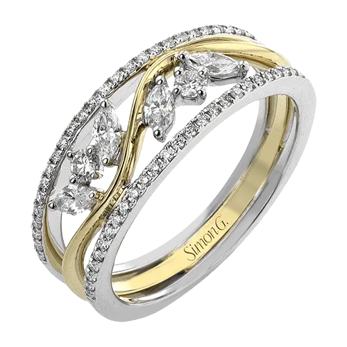 Fashion Ring in 18k Gold with Diamonds