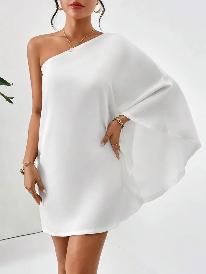 One shoulder batwing sleeve dress in white