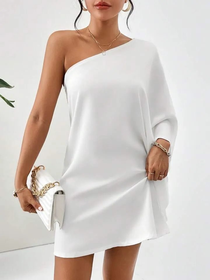 One shoulder batwing sleeve dress in white